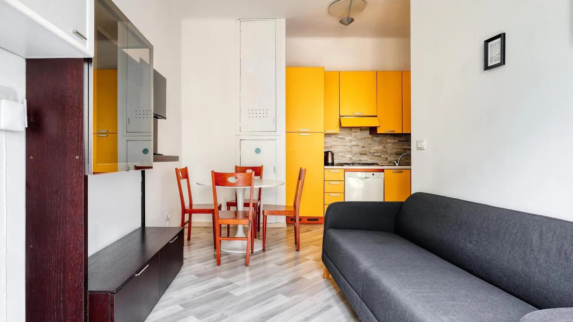 ミラノJoivy Stylish 2-Bed Flat, Easy Access To Centreアパートメント