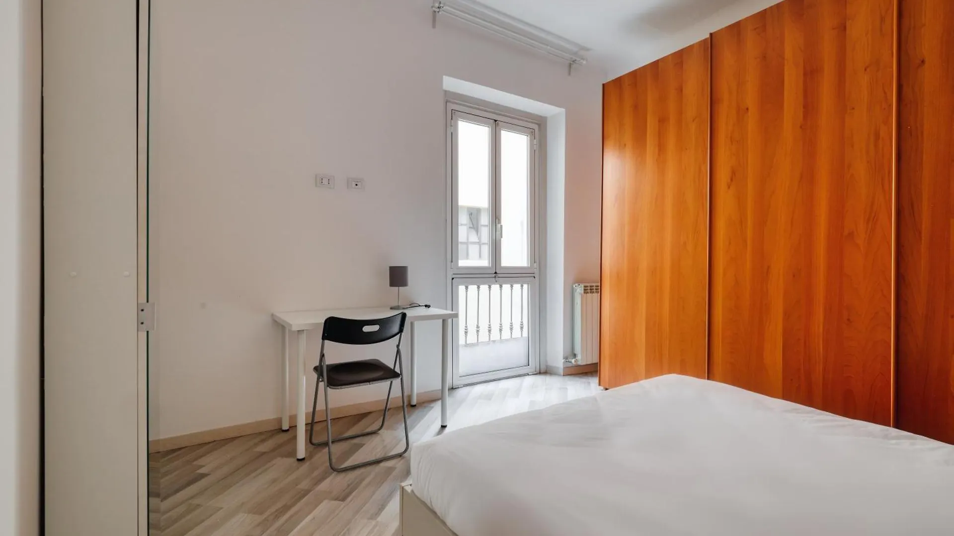 Joivy Stylish 2-Bed Flat, Easy Access To Centre Apartment Milan 0*,  Italy
