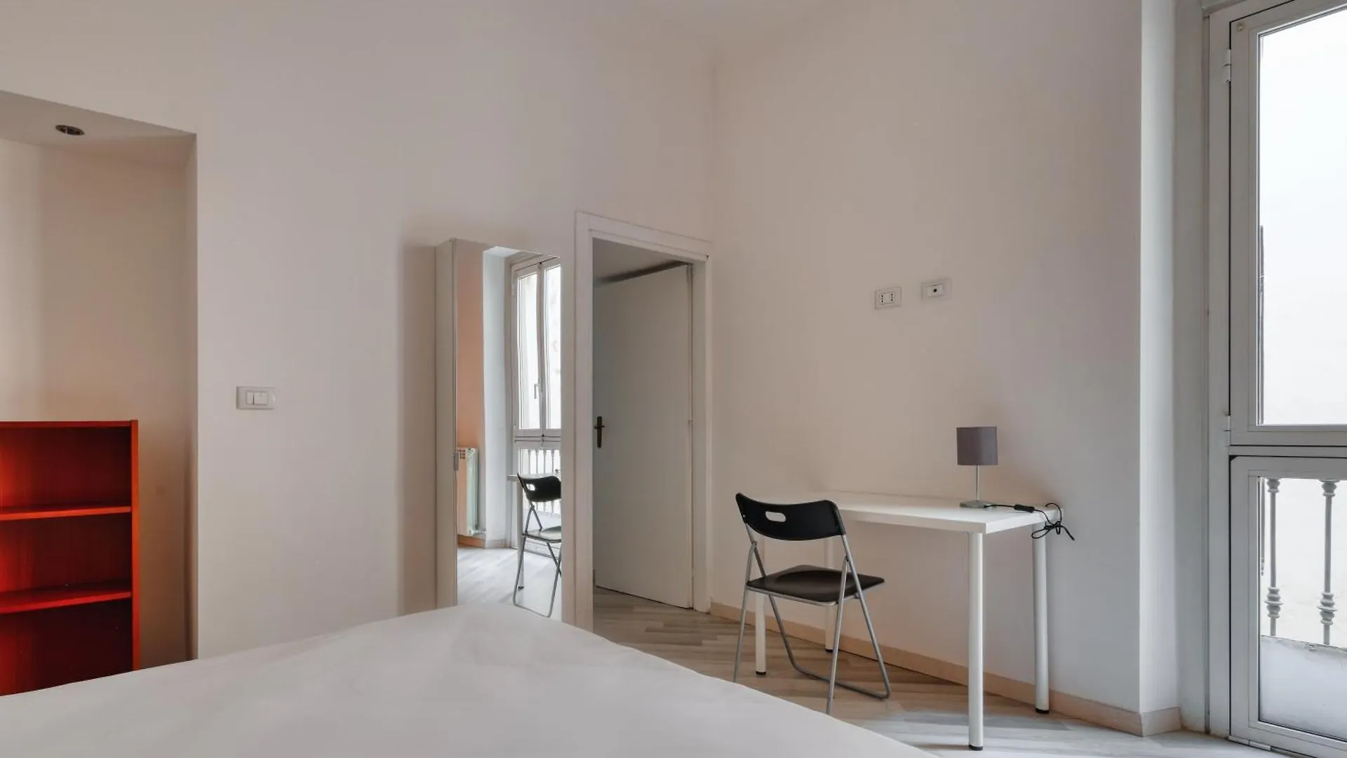 Joivy Stylish 2-Bed Flat, Easy Access To Centre Apartment Milan