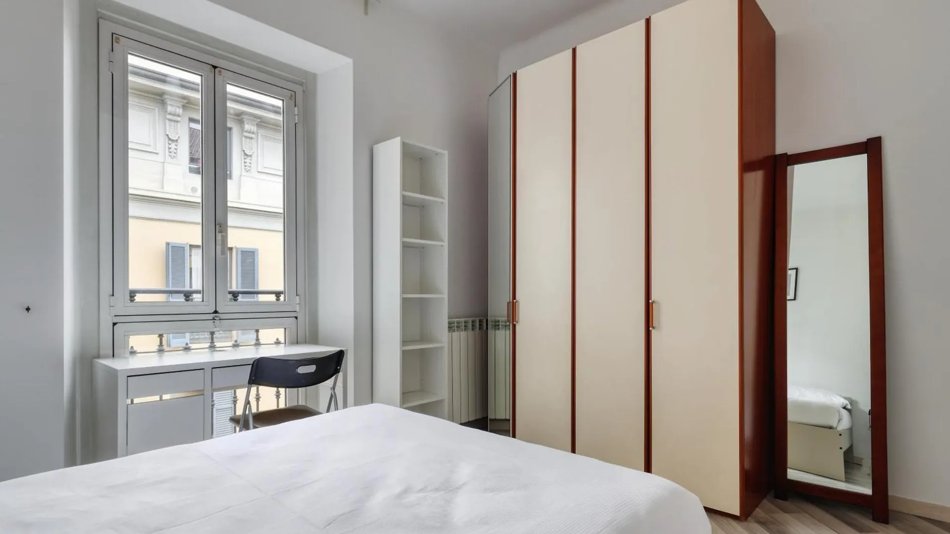 Joivy Stylish 2-Bed Flat, Easy Access To Centre Apartment Milan Italy