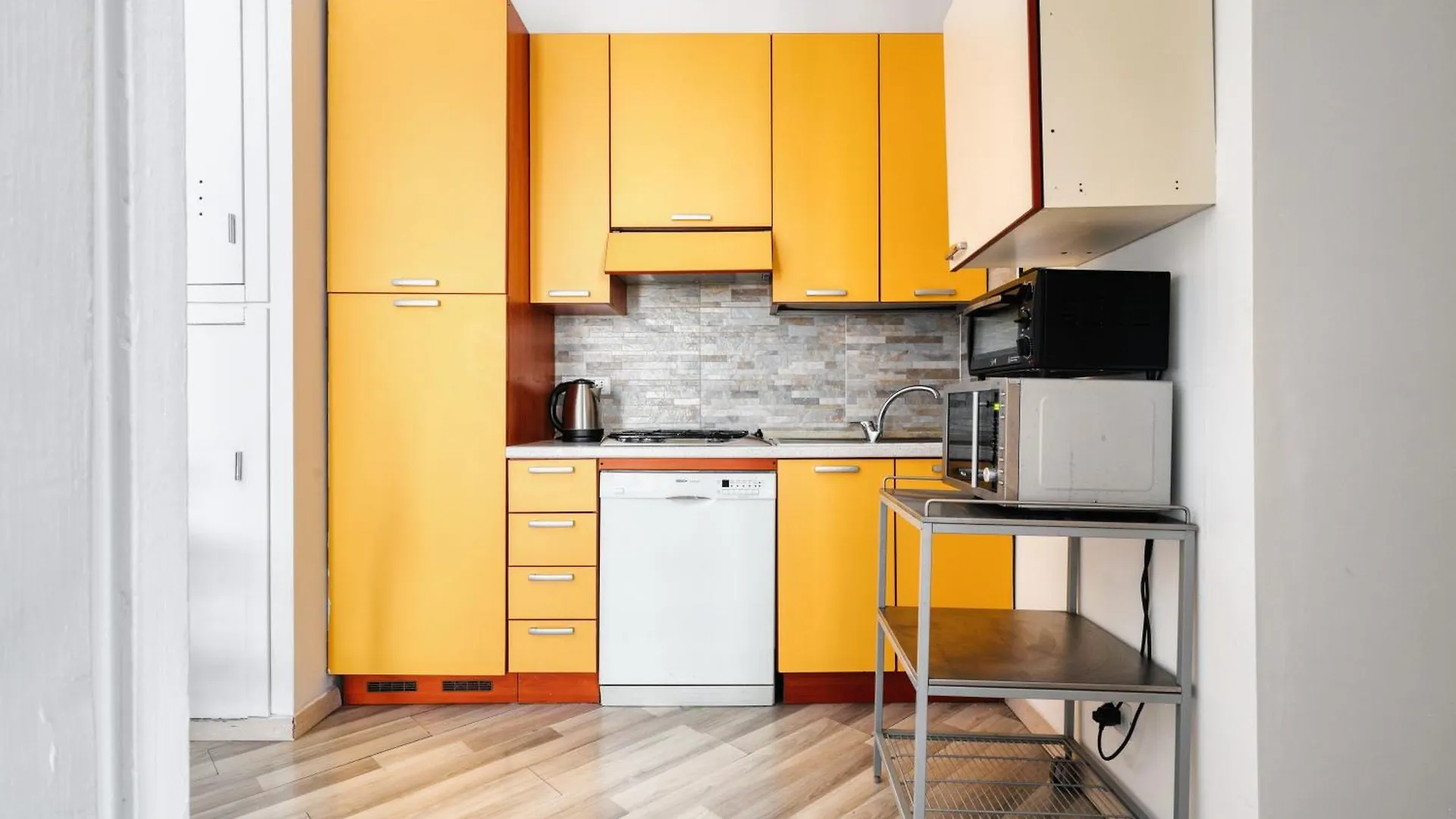 Joivy Stylish 2-Bed Flat, Easy Access To Centre Daire Milano
