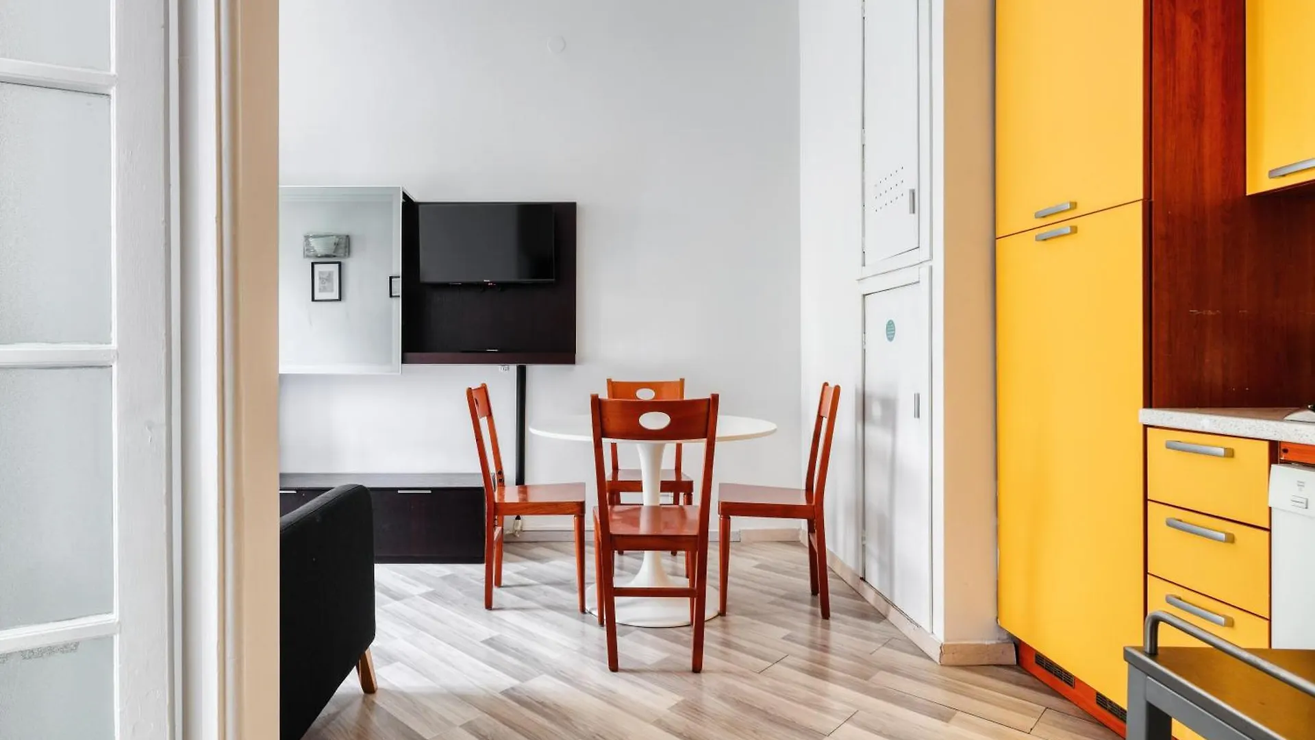 Joivy Stylish 2-Bed Flat, Easy Access To Centre Daire Milano